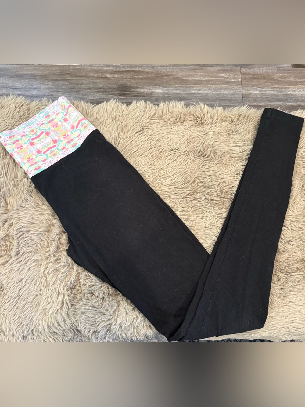 Women’s Victoria’s Secret Yoga Pants w/ colored Fold-Over band. Size Small/Long